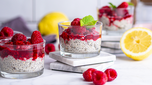 Chia Pudding mit Cashew und Himbeeren