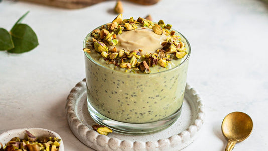 Power-Frühstück: Vegane Matcha Overnight Oats mit Skyr-Joghurt