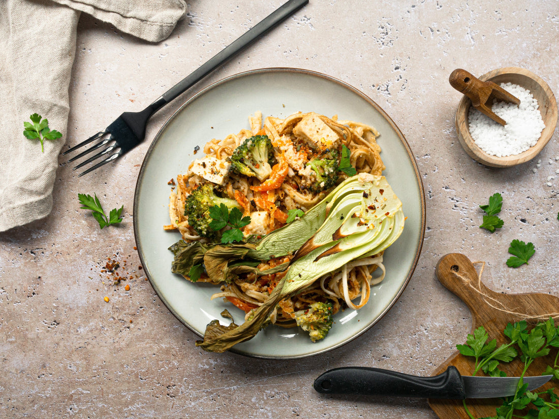 Veganes Ofengericht mit Erdnuss-Cashewmilch-Soße – Einfach, cremig & voller Geschmack