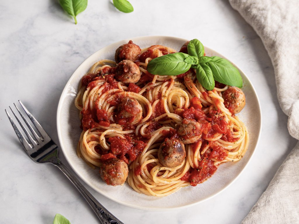 Vegane Spaghetti mit Tofu-Fleischbällchen: Einfach, proteinreich & so lecker!