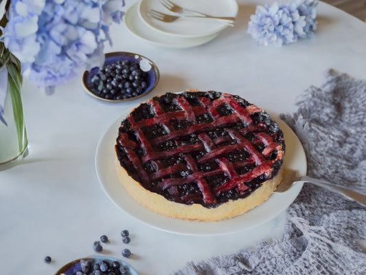 Veganer Blaubeerkuchen mit frischen Blaubeeren