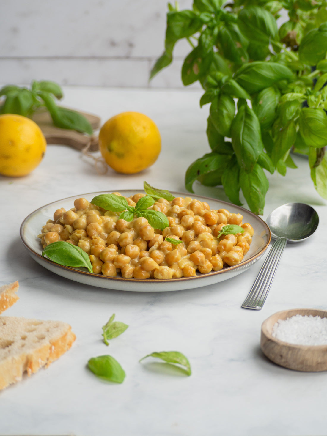 Cremige Zitronen Chickpeas mit Hafercuisine & Hefeflocken – Einfaches veganes One-Pot Rezept