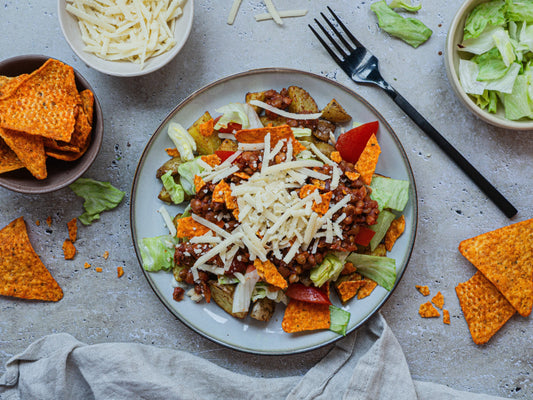 Veganer Tortilla-Salat mit Linsen-Bolognese & Ofenkartoffeln