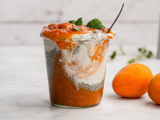 Aprikosen-Chia-Pudding im Glas – das perfekte Sommerdessert